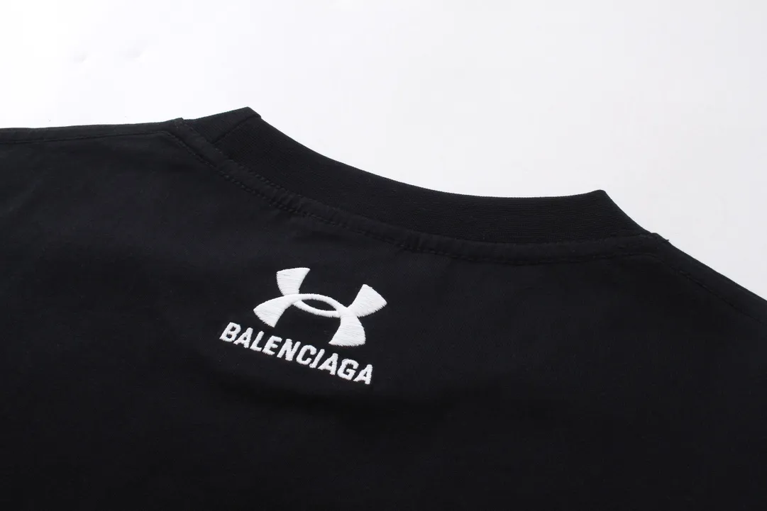 【 . Quality】BALENCI*GA/ Under Armour T # SS 24 New Arrival。 ， 。 。 ZP 。 260 ， . ， 。 。Classic LOGO ， ， ， 。 . 。 OS . Same Style ：BL 223372 ：Black，Red， Size：XS S M L